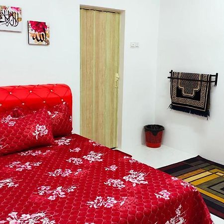 Rania Homestay With Private Pool Seri Iskandar Perak Near Utp Uitm Kampong Bota Road Εξωτερικό φωτογραφία