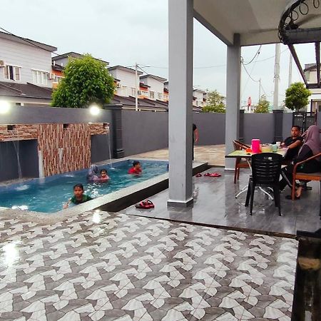 Rania Homestay With Private Pool Seri Iskandar Perak Near Utp Uitm Kampong Bota Road Εξωτερικό φωτογραφία